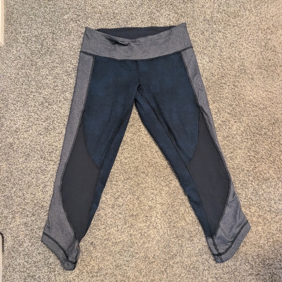 Lululemon Wunder Under Crop (Sashiko Print) - Size 6 - Picture 2 of 8